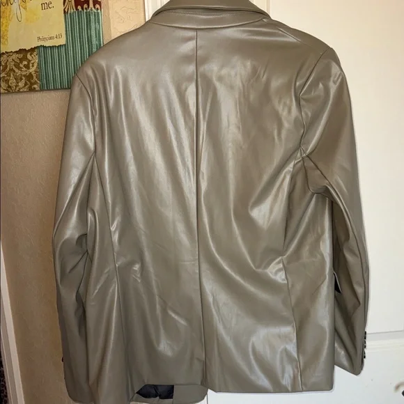 Fashion Nova Women's Olive Blazer - Picture 3 of 4